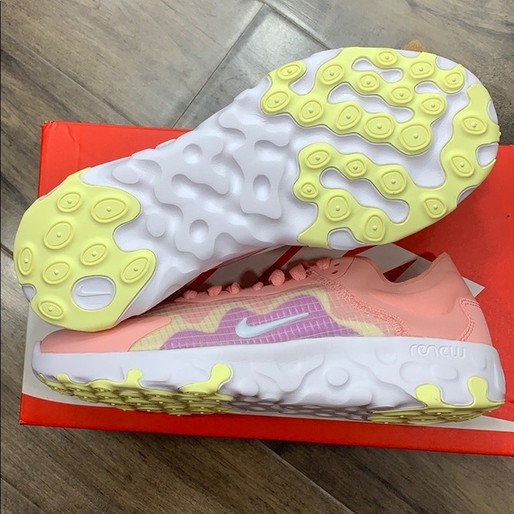 WMNS NIKE RENEW LUCENT bleached coral/white - Picture 16 of 16